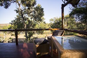 Nyati Safari Lodge