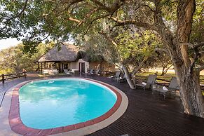 Nyati Safari Lodge