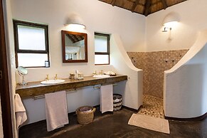 Nyati Safari Lodge