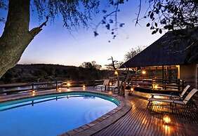 Nyati Safari Lodge