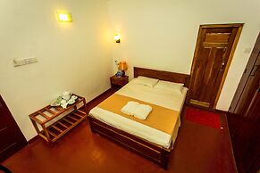 Dayanithi Guest House