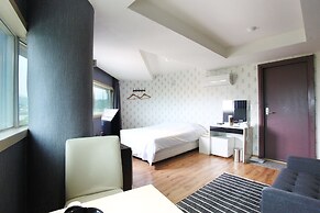 J hotel
