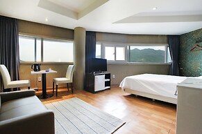 J hotel