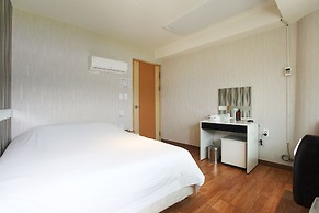 J hotel