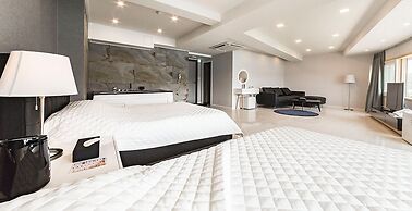 J hotel