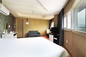 J hotel