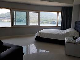 J hotel