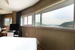 J hotel