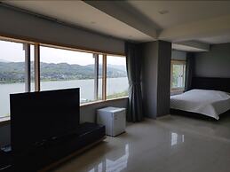 J hotel