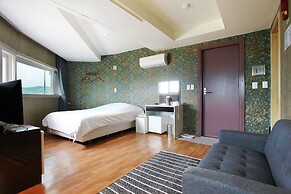 J hotel