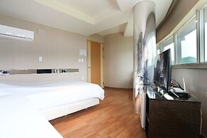 J hotel