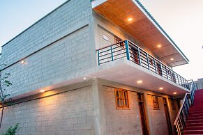 Babylon Lodge