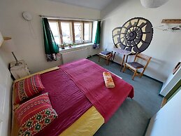Looming Hostel