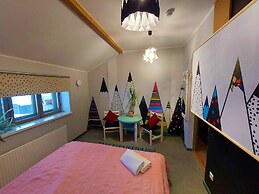Looming Hostel