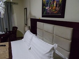Four Pillars Lodge