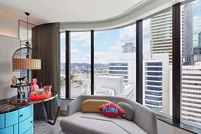 W Brisbane