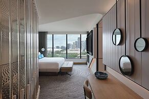 W Brisbane