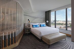 W Brisbane
