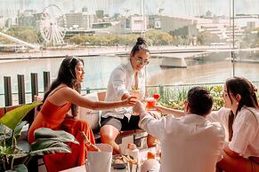 W Brisbane