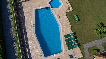 Buvi Lodge