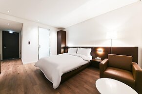 Golden River Hotel