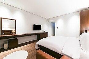 Golden River Hotel