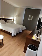 Golden River Hotel