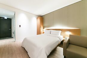 Golden River Hotel