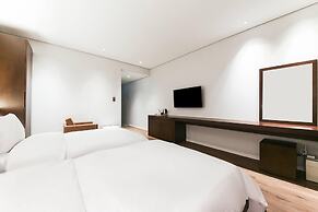 Golden River Hotel