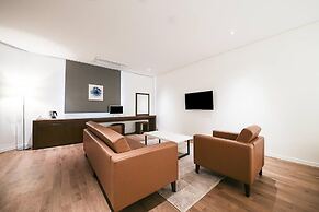 Golden River Hotel