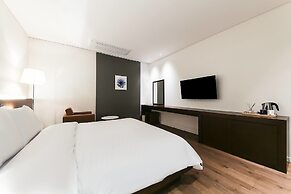 Golden River Hotel