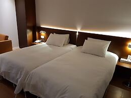 Golden River Hotel