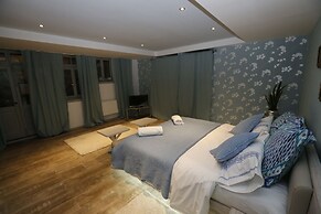 Cote Riviera Luxe Lake