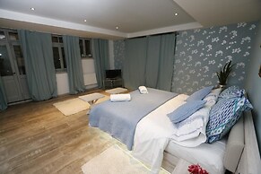 Cote Riviera Luxe Lake
