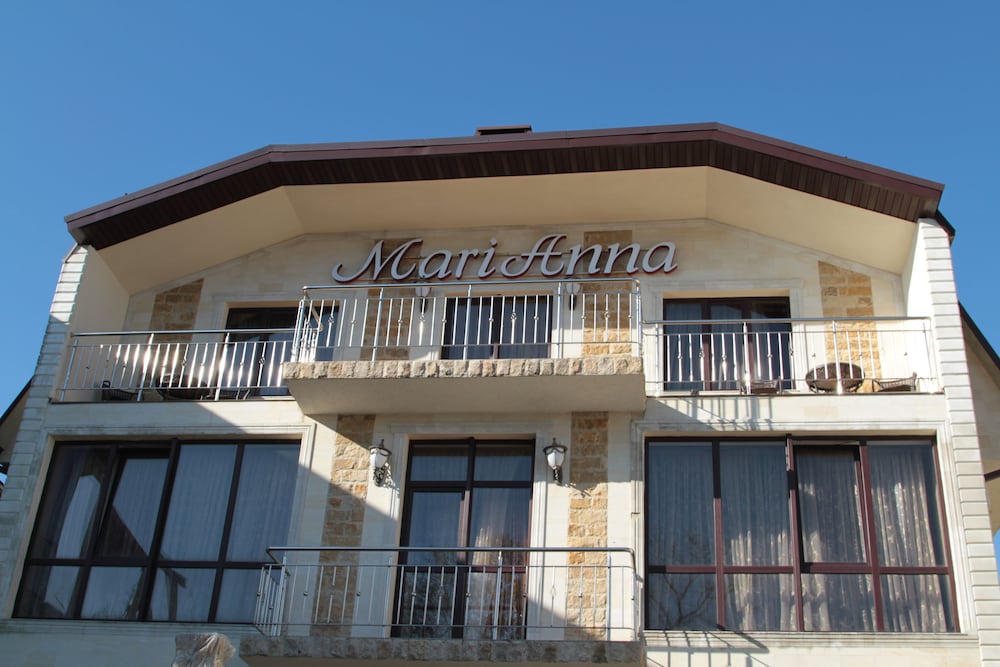 MariAnna