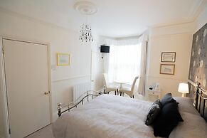 Maison Dieu Guest House