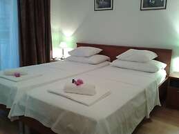 Rooms Lana