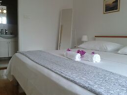 Rooms Lana