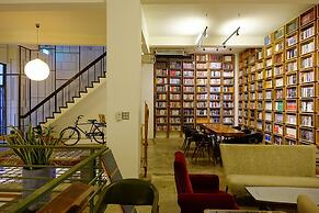 CaoJi Book inn Hostel