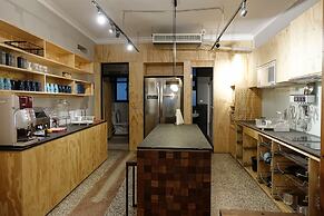 CaoJi Book inn Hostel