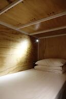 CaoJi Book inn Hostel