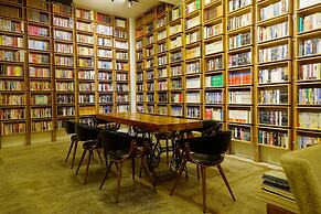 CaoJi Book inn Hostel