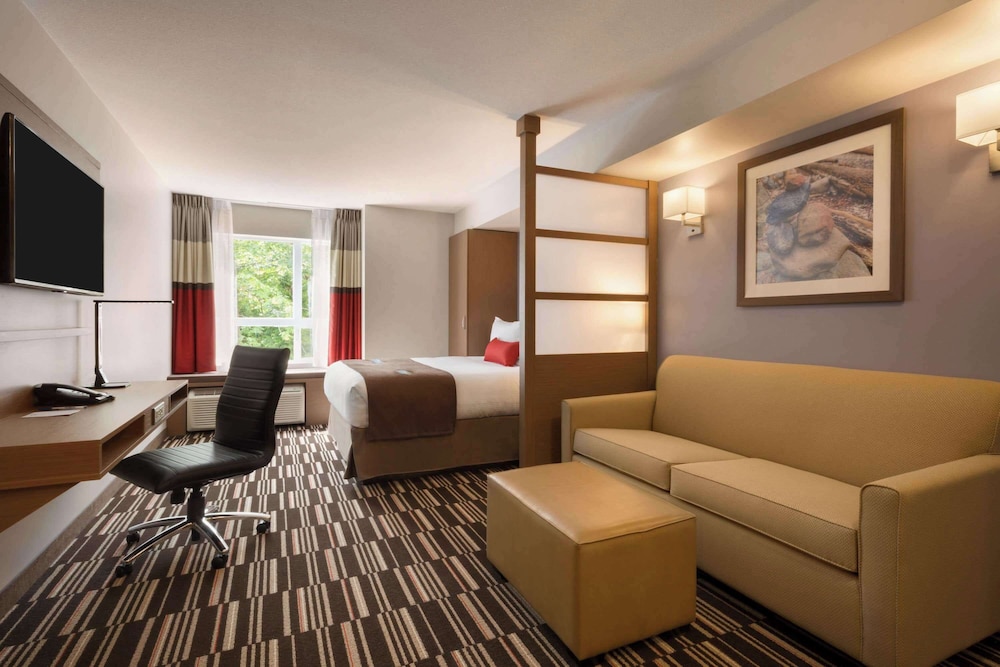 Microtel Inn & Suites by Wyndham Oyster Bay