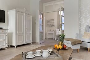 Chestnut & Eliza Suites - Superior Homes