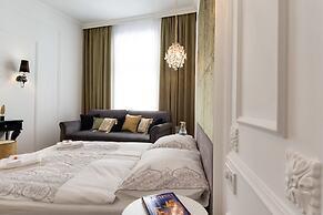 Chestnut & Eliza Suites - Superior Homes