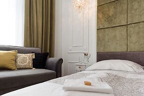 Chestnut & Eliza Suites - Superior Homes