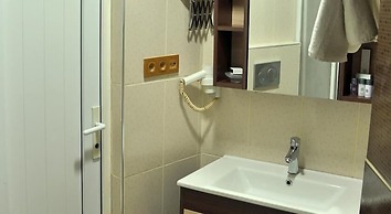 Adapalas Hotel