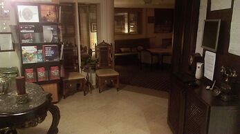 Adapalas Hotel