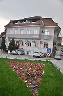 Adapalas Hotel