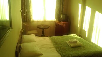 Adapalas Hotel
